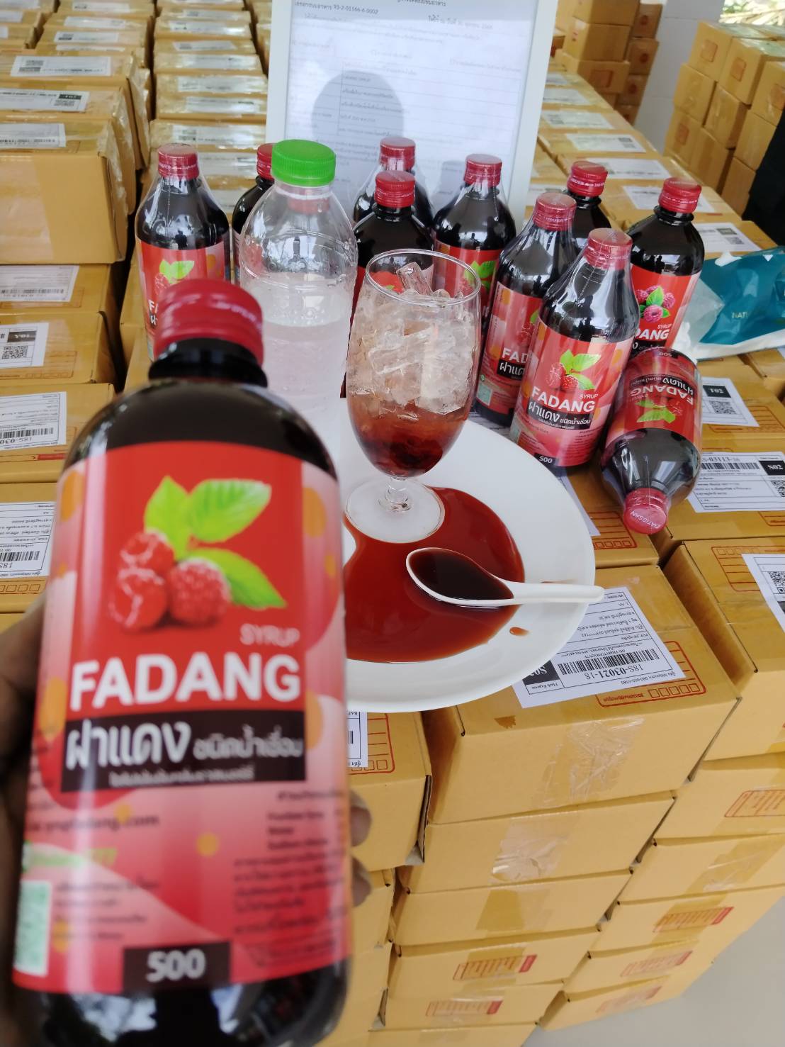 ฝาแดงไซรัปชงกับน้ำแข็ง